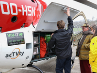 Een delegatie van het afdelingsbestuur op bezoek bij de Brugse MUG-heli.